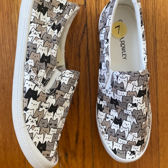 NEW Cynthia Rowley CAT print sneakers, Size: 7, Color: B/W - Picture 1 of 6